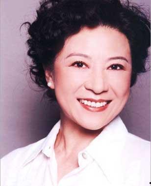 伍莹个人资料,才华横溢的年轻艺术家，用镜头讲述故事的人生轨迹